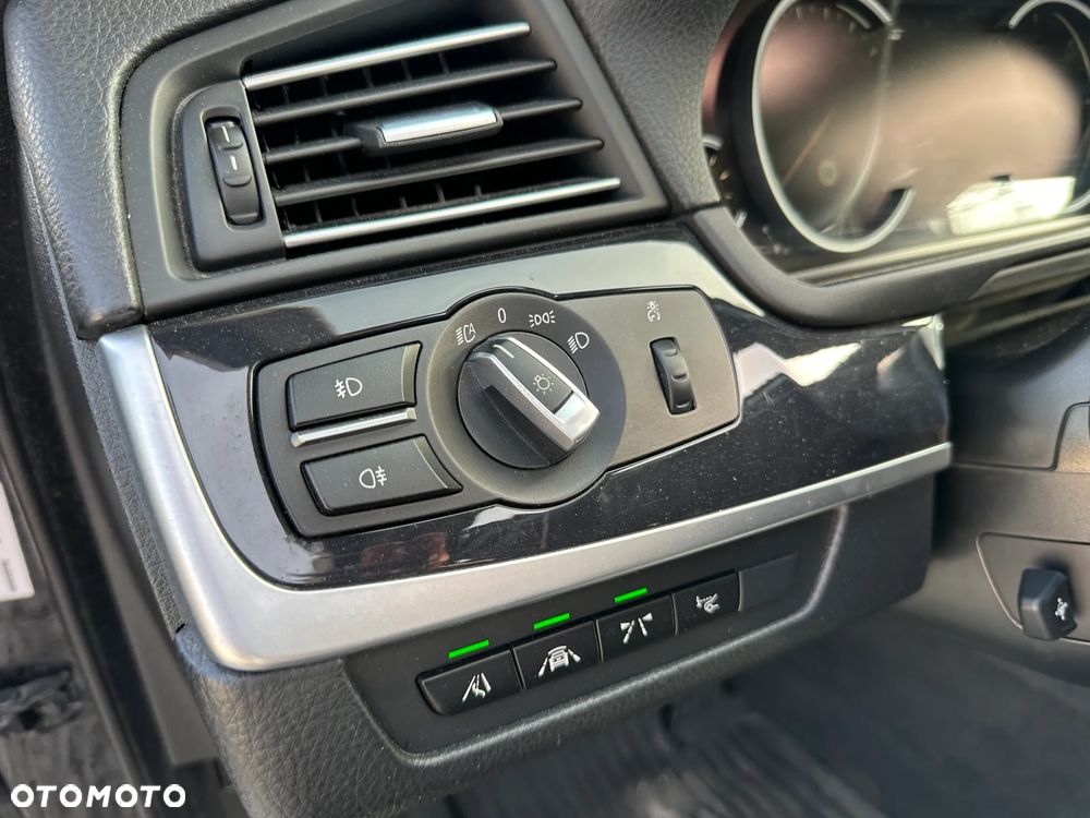 BMW Seria 5 530d xDrive Luxury Line - 18