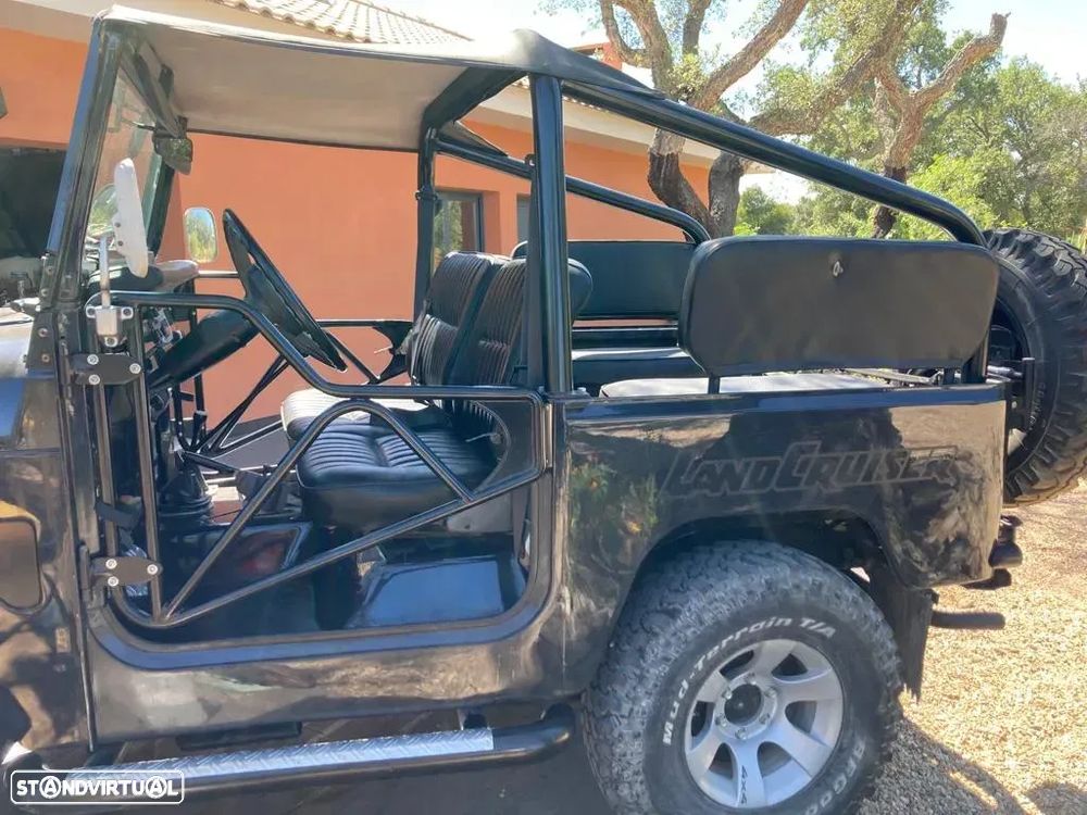 Toyota Land Cruiser - 4