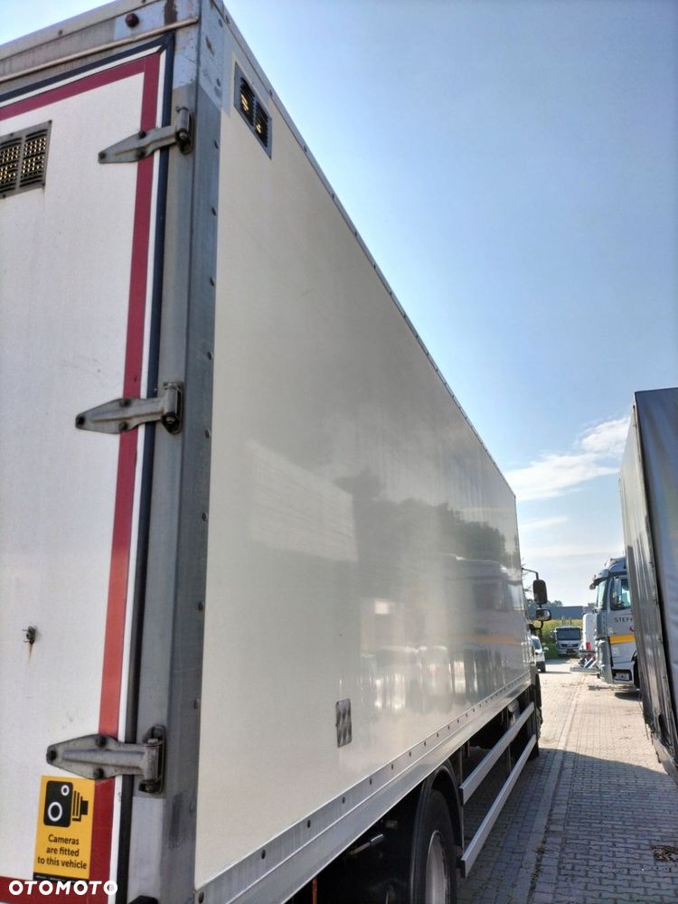 Kontener wraz z drzwiami na podwoziu Dafa - 4