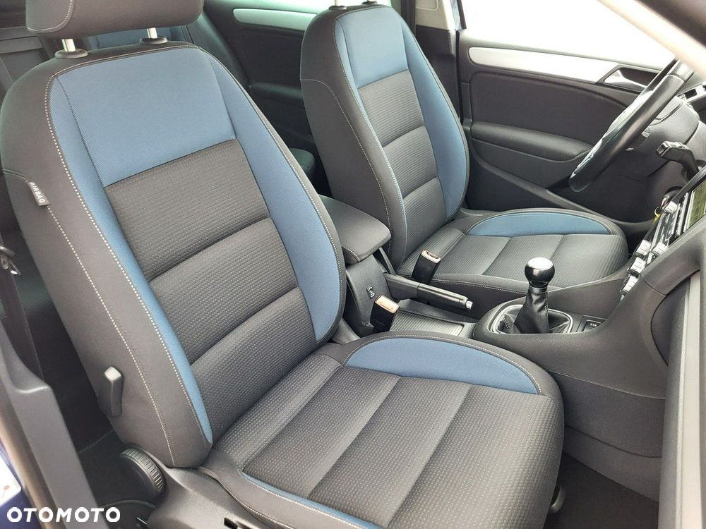 Volkswagen Golf - 23