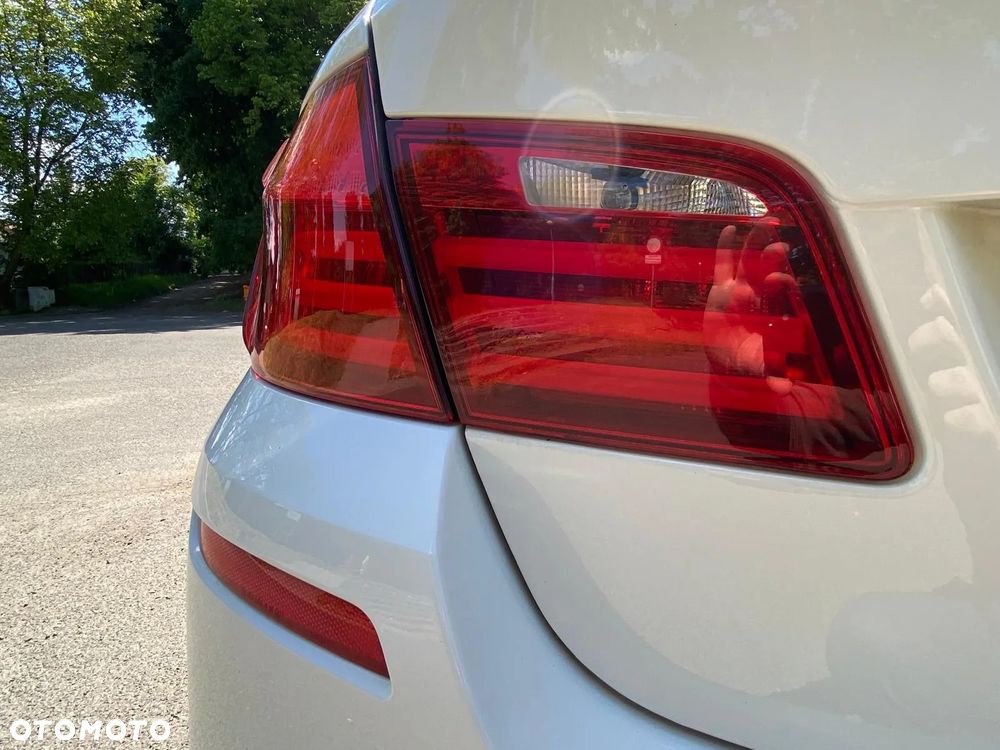 BMW Seria 5 528i xDrive - 29