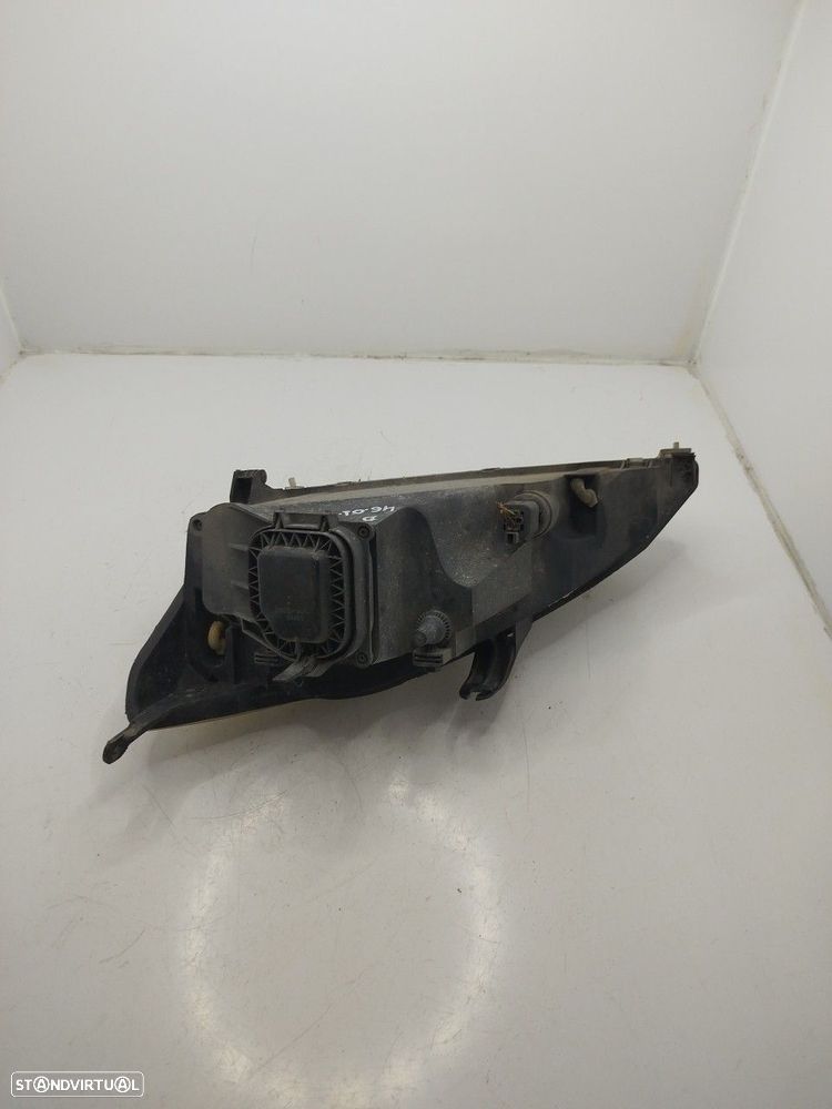 Farol/ Otica Dianteiro Dto Ford Focus I Carrinha (Dnw) - 3