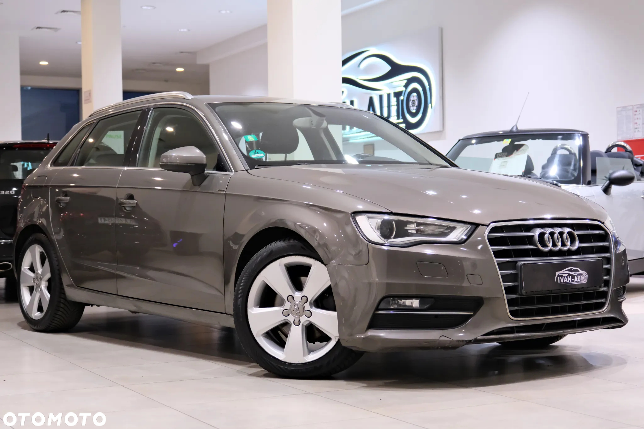 Audi A3 1.6 TDI Sportback S tronic Ambiente - 2