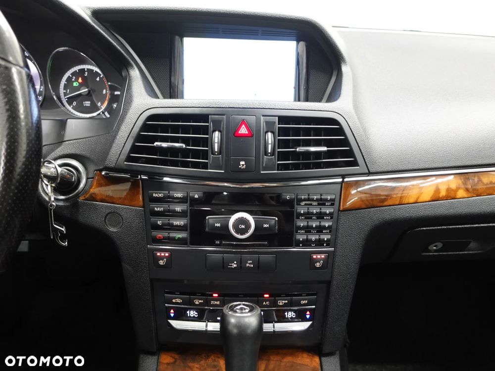 Mercedes-Benz Klasa E 350 CDI DPF BlueEFFICIENCY 7G-TRONIC Avantgarde - 33