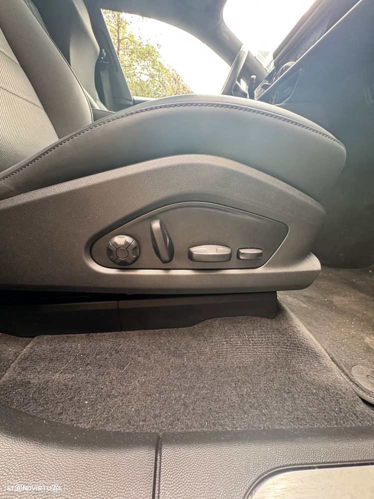 Porsche Macan Electric 4 - 13