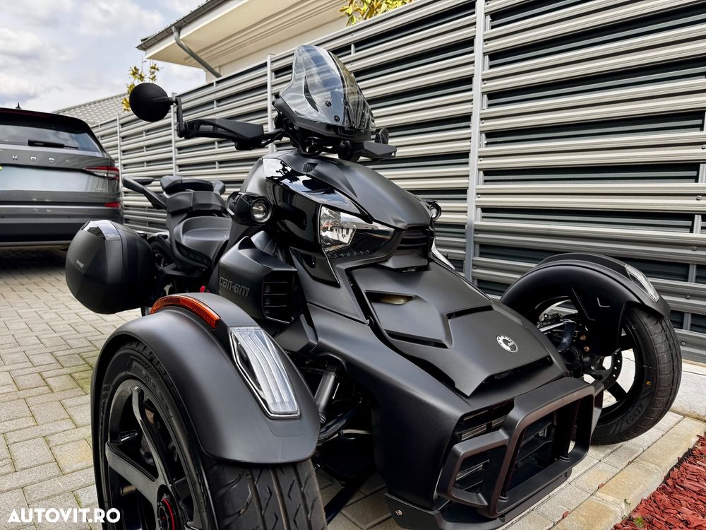 Can-Am Ryker 900 - 2