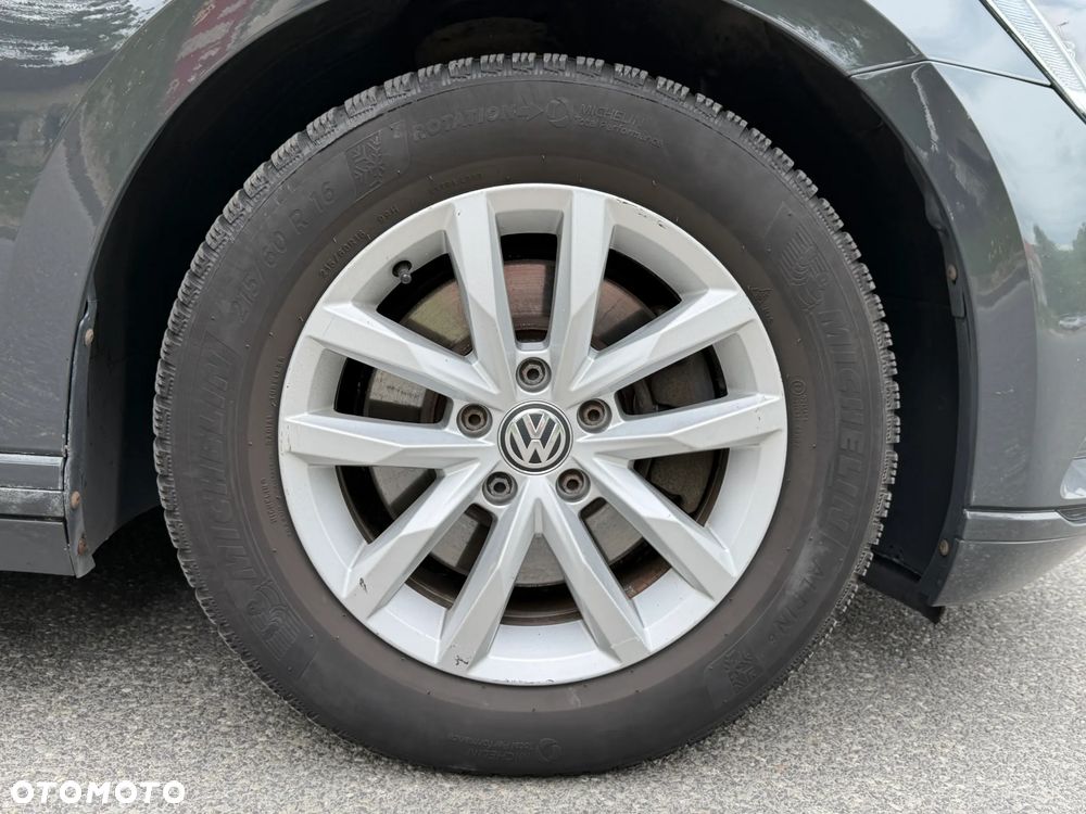Volkswagen Passat - 34