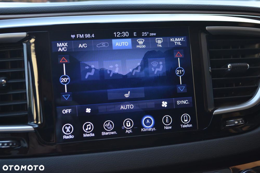 Chrysler Pacifica - 12