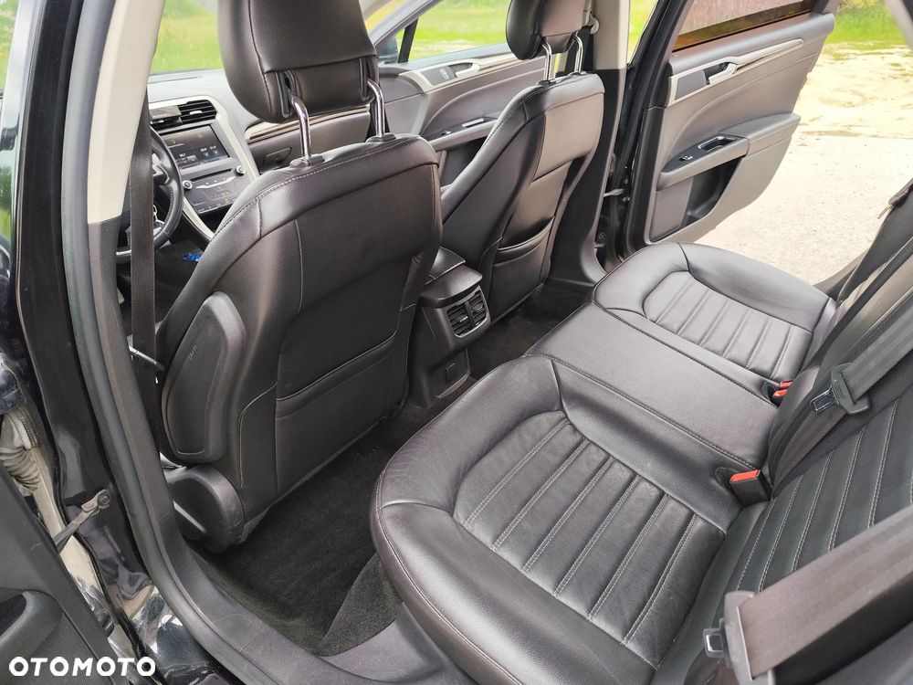 Ford Fusion - 17