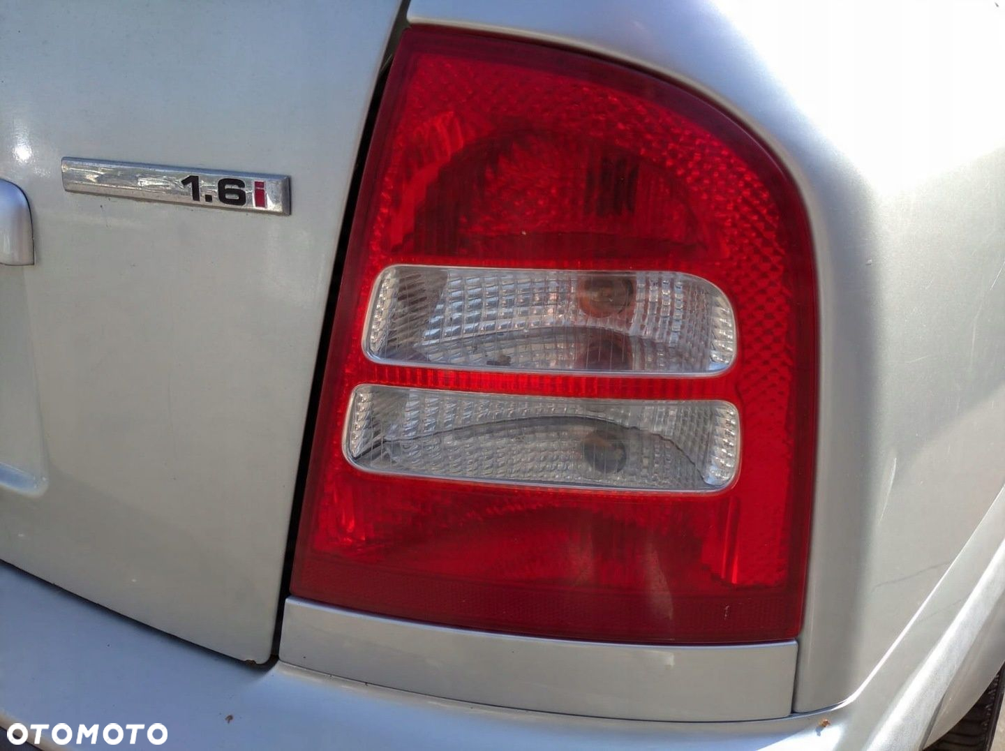 SKODA OCTAVIA I 1U LIFT 00-10 HB 5D LAMPA PRAWA TYŁ TYLNA 1U6945112 - 2