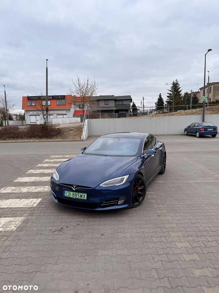 Tesla Model S Dual Motor Allradantrieb Performance - 2