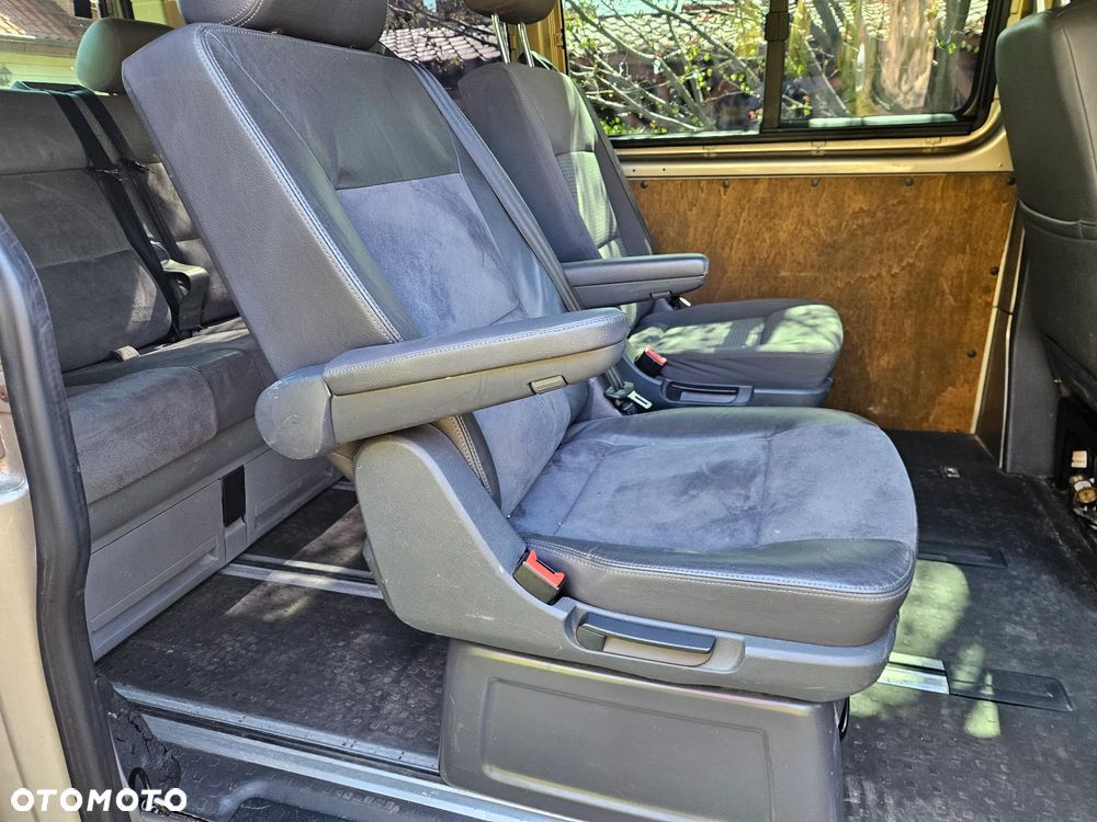 Volkswagen Multivan - 20