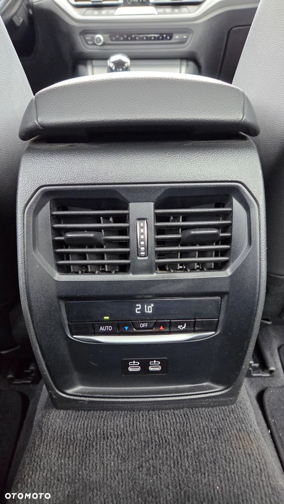 BMW Seria 3 330i - 25