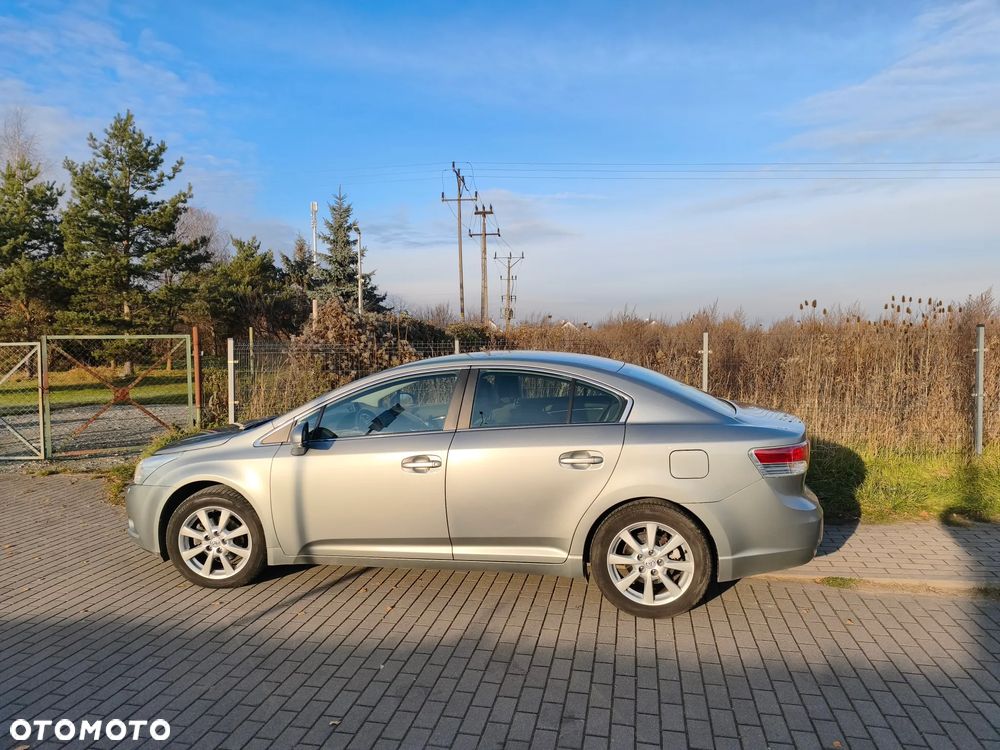 Toyota Avensis 2.0 Sol plus - 2