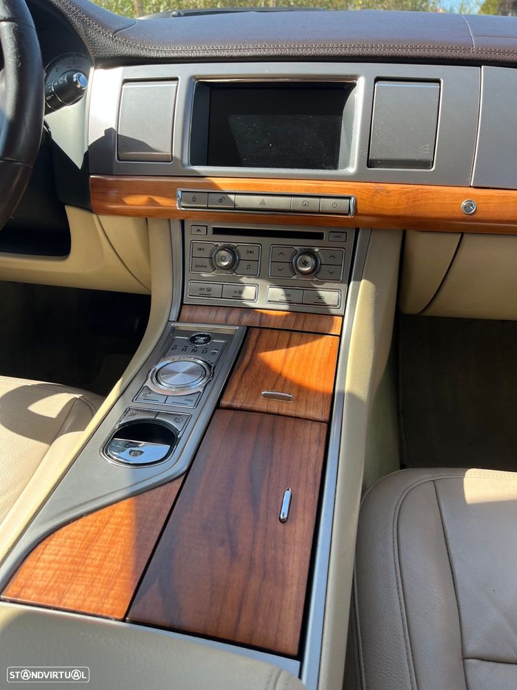 Jaguar XF 3.0 D V6 Premium Luxury - 24