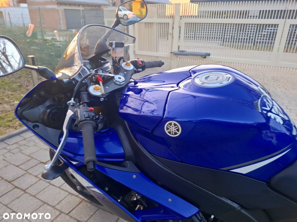 Yamaha R1 - 23