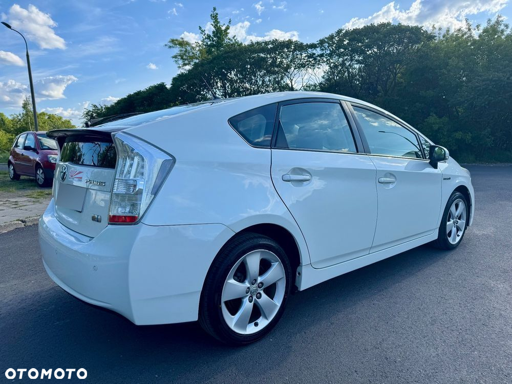 Toyota Prius (Hybrid) - 5