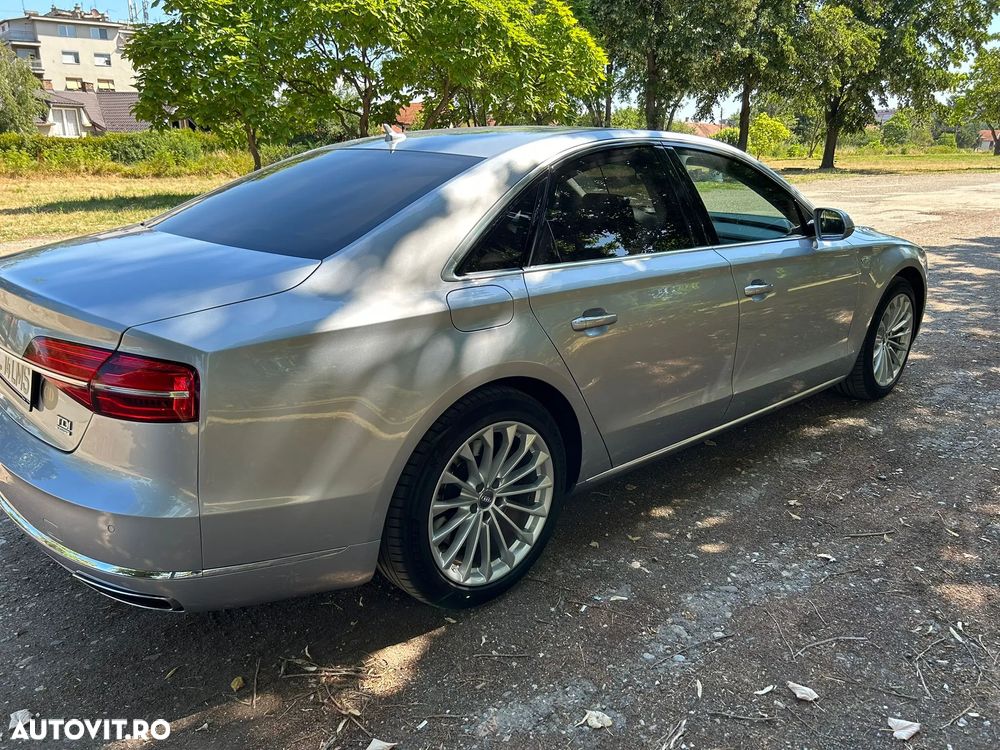 Audi A8 4.2 TDI DPF (clean diesel) quattro tiptronic - 32