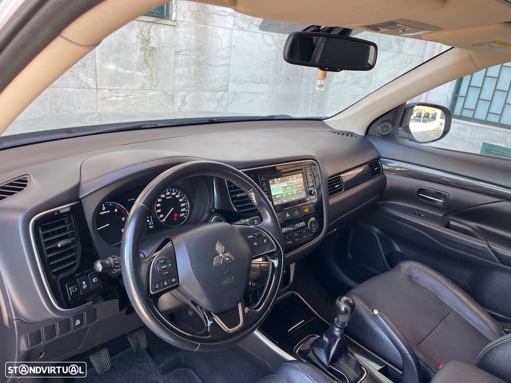 Mitsubishi Outlander 2.2 DI-D Intense+ - 9