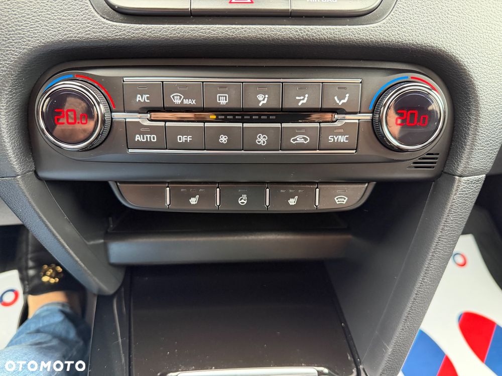 Kia Ceed 1.4 T-GDI L Business Line Plus - 16