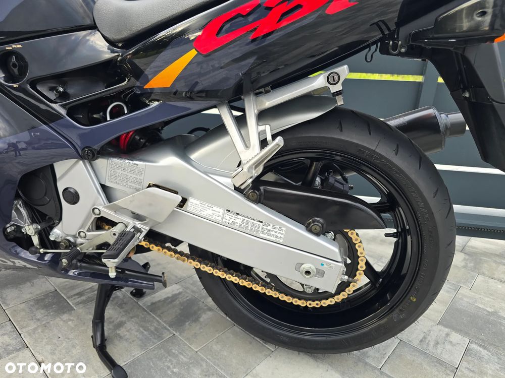 Honda CBR - 13