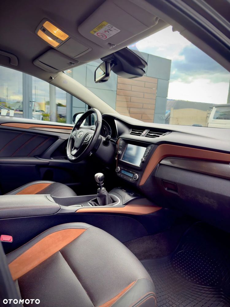 Toyota Avensis 2.0 D-4D Prestige - 2