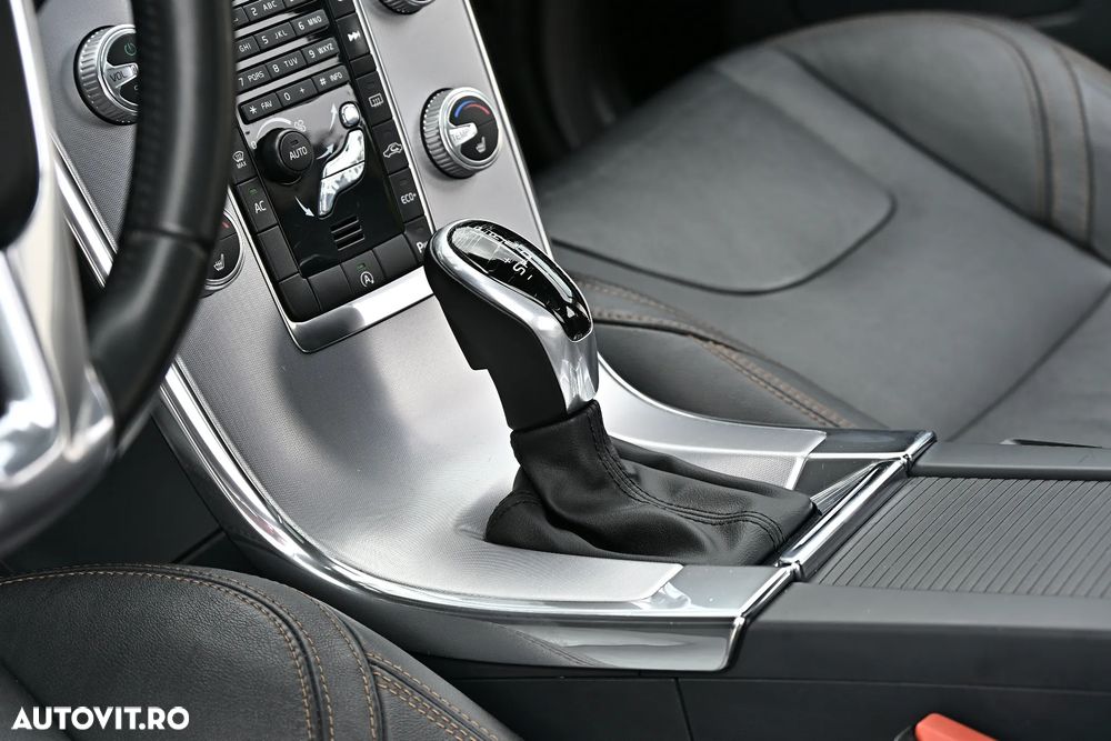Volvo XC 60 D4 Geartronic Summum - 12