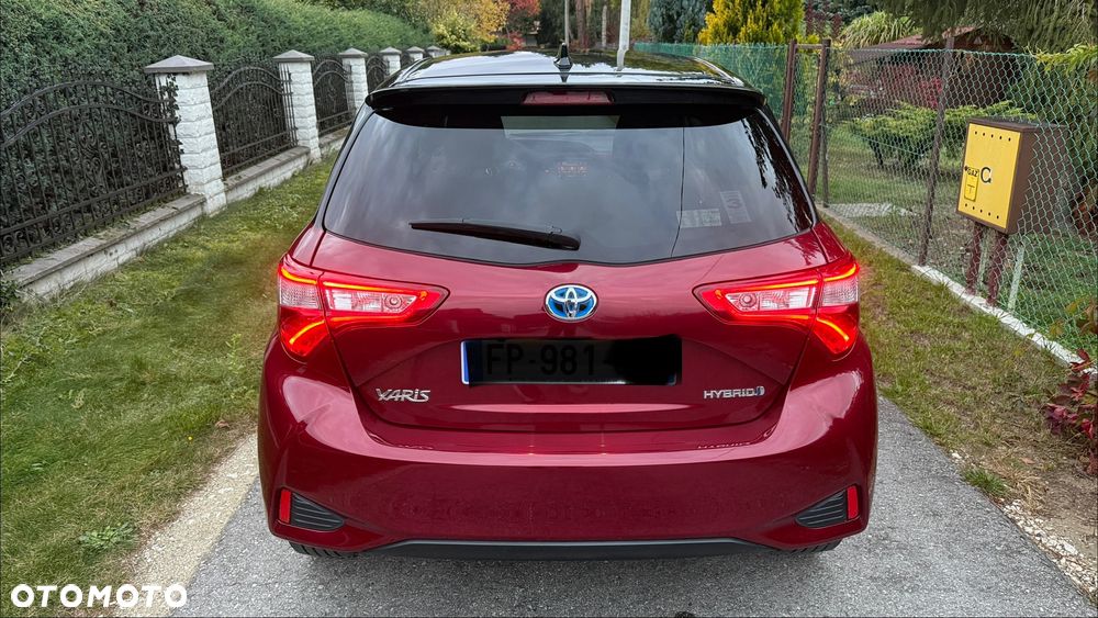 Toyota Yaris Hybrid 100 Selection - 8
