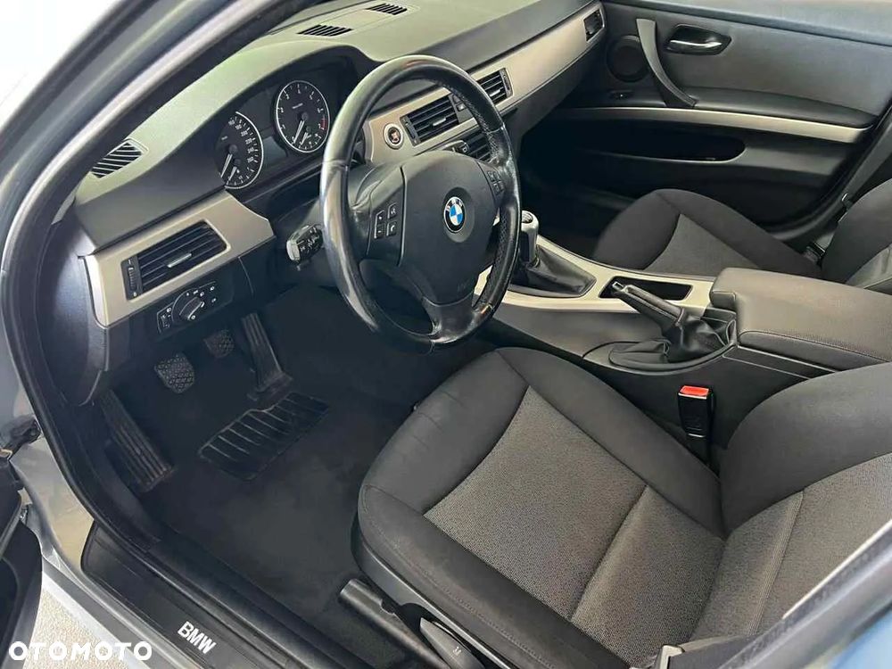 BMW Seria 3 318i - 3