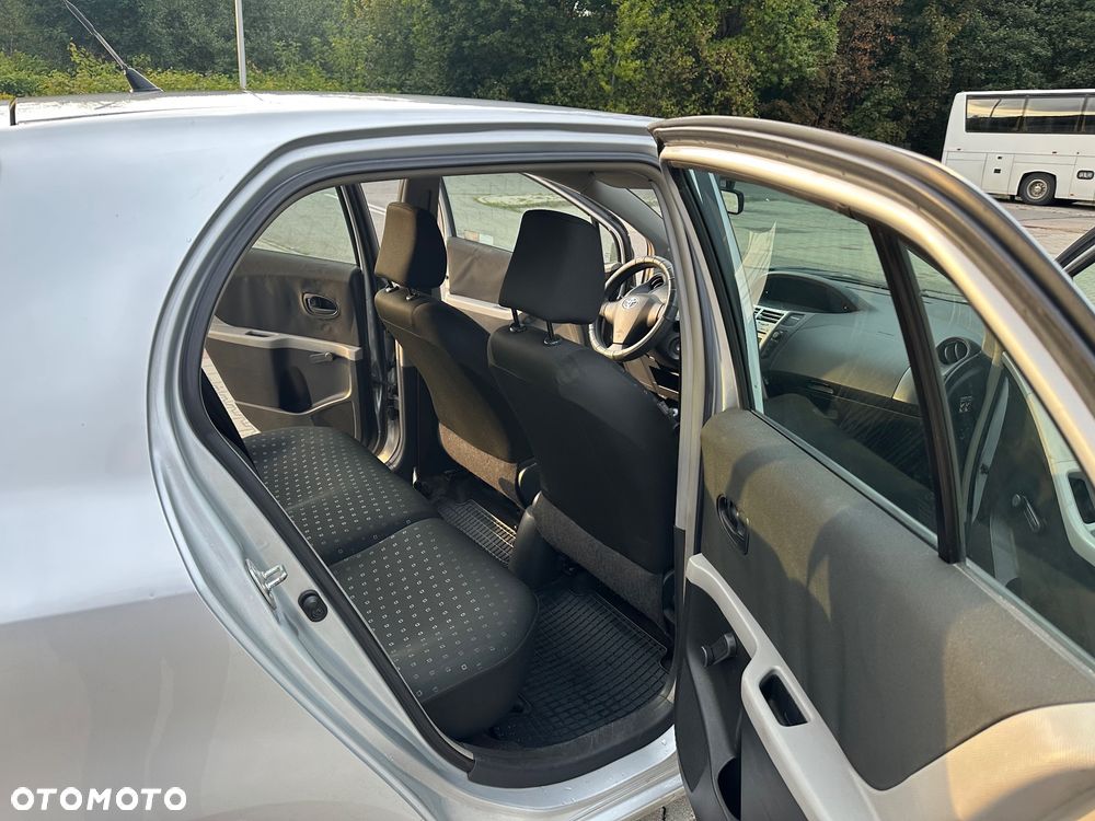 Toyota Yaris 1.3 Luna A/C - 9