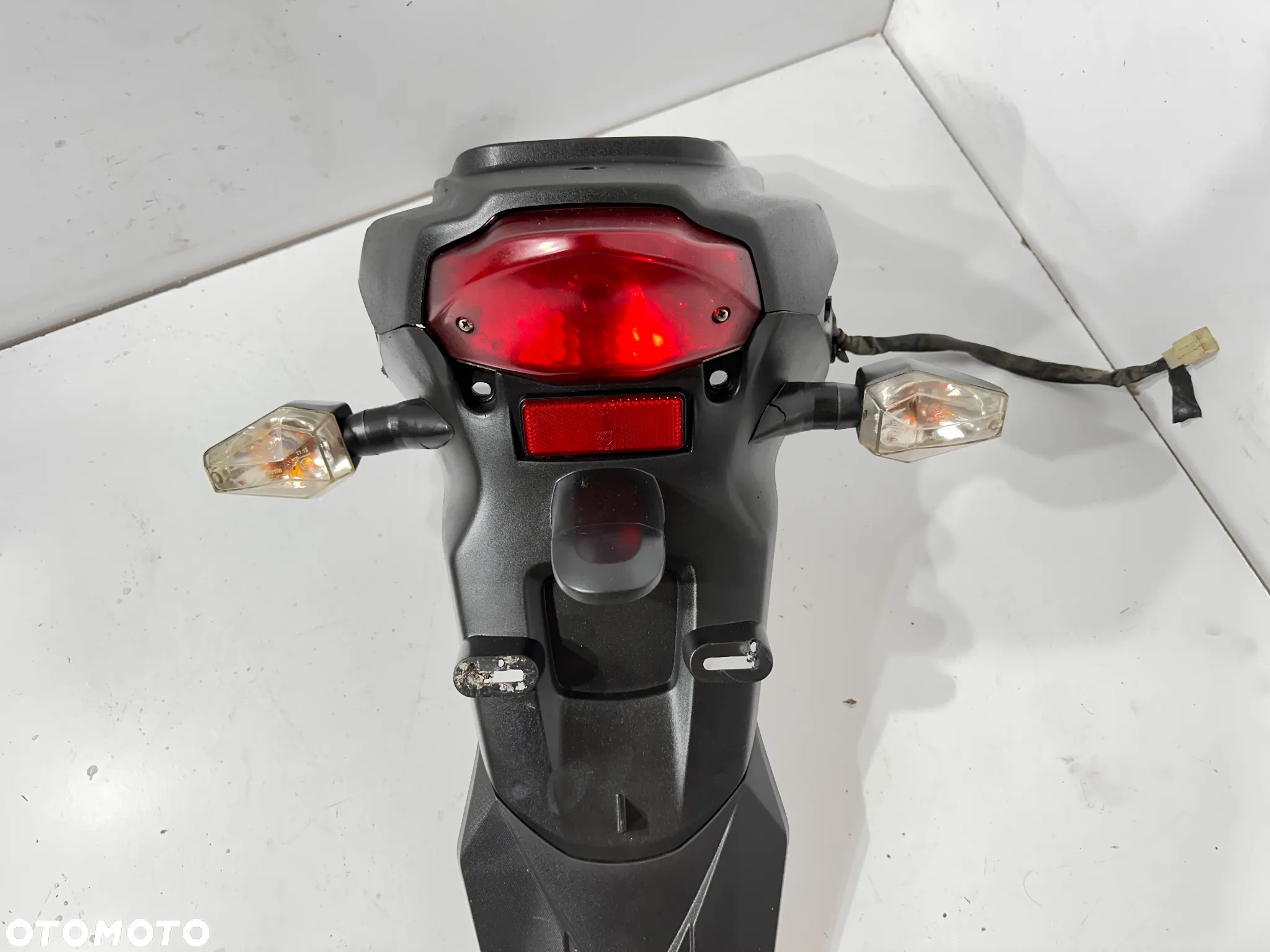 Lampa błotnik tył Sym Crox 50 - 8
