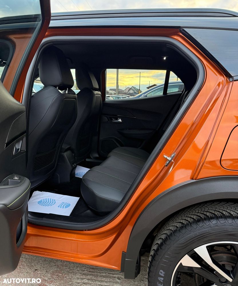 Peugeot 2008 PureTech 130 EAT8 GT Pack - 25