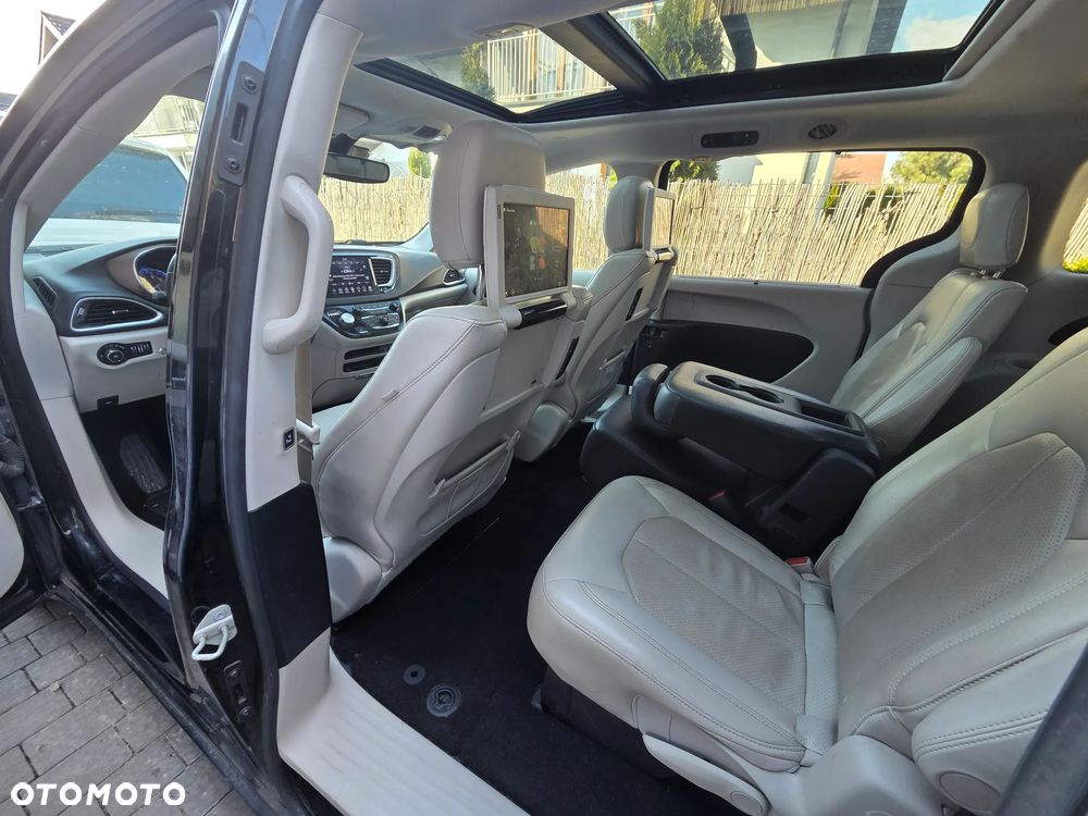 Chrysler Pacifica - 29