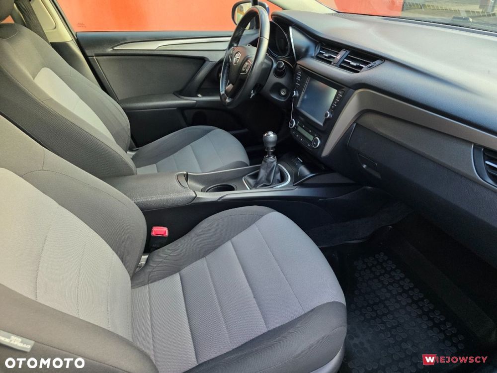 Toyota Avensis - 17