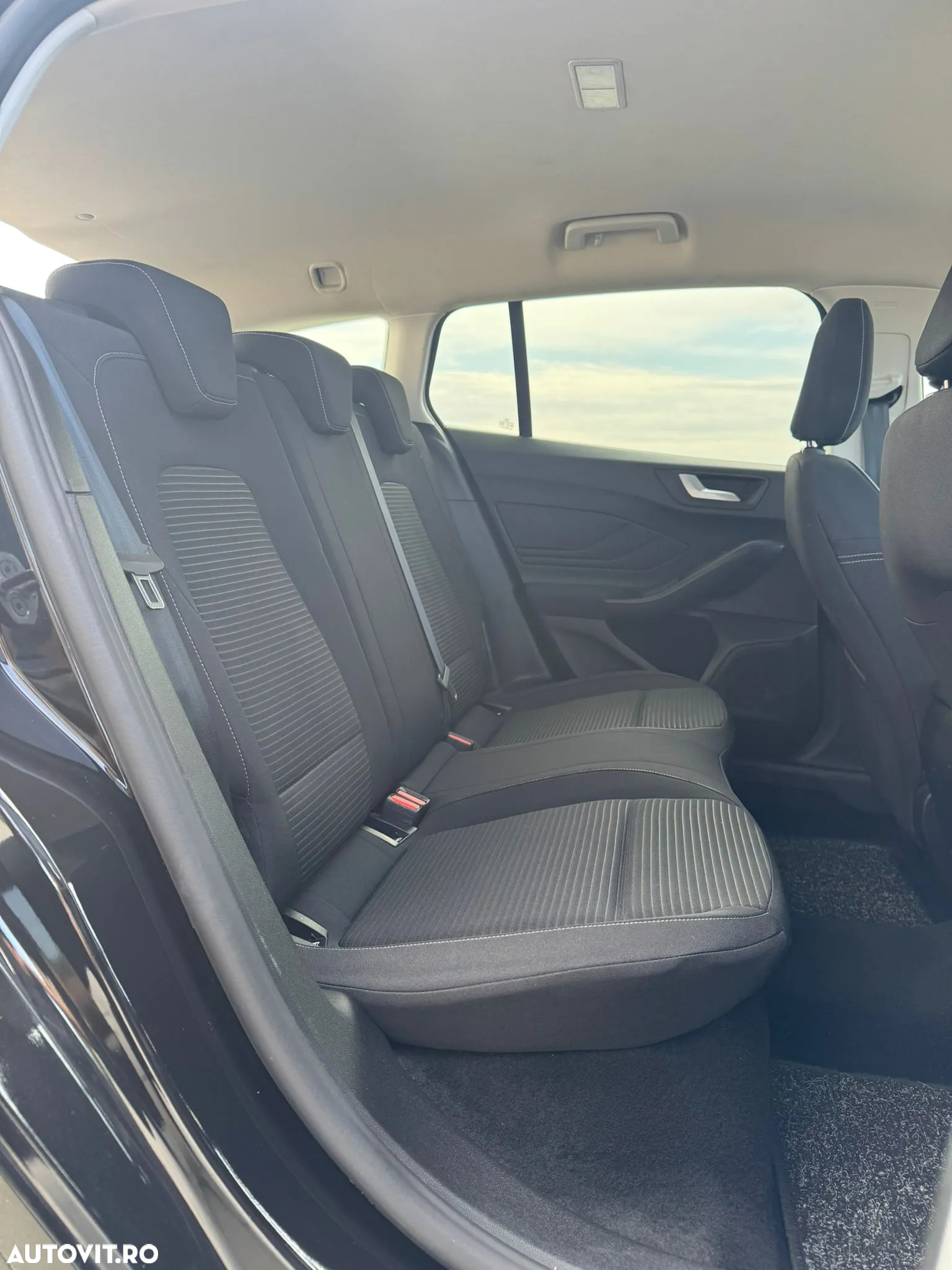 Ford Focus Turnier 1.5 EcoBlue Start-Stopp-System Aut. TITANIUM - 15