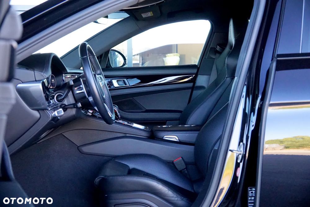 Porsche Panamera 4 E-Hybrid 10 Years Edition - 18