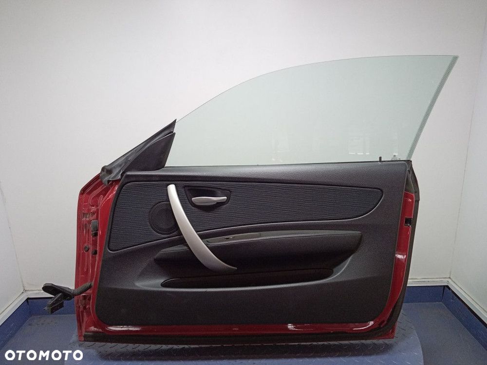 BMW 1 E81 DRZWI PRZÓD PRAWE PRZEDNIE KARMESINROT A61 - 2