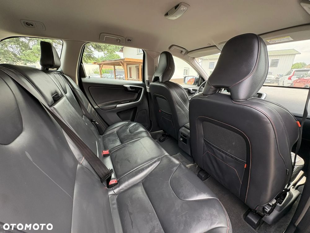 Volvo XC 60 D3 Drive-E Ocean Race - 14