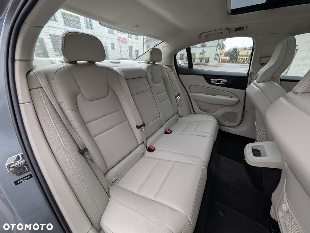 Volvo S60 T5 Momentum Pro - 20