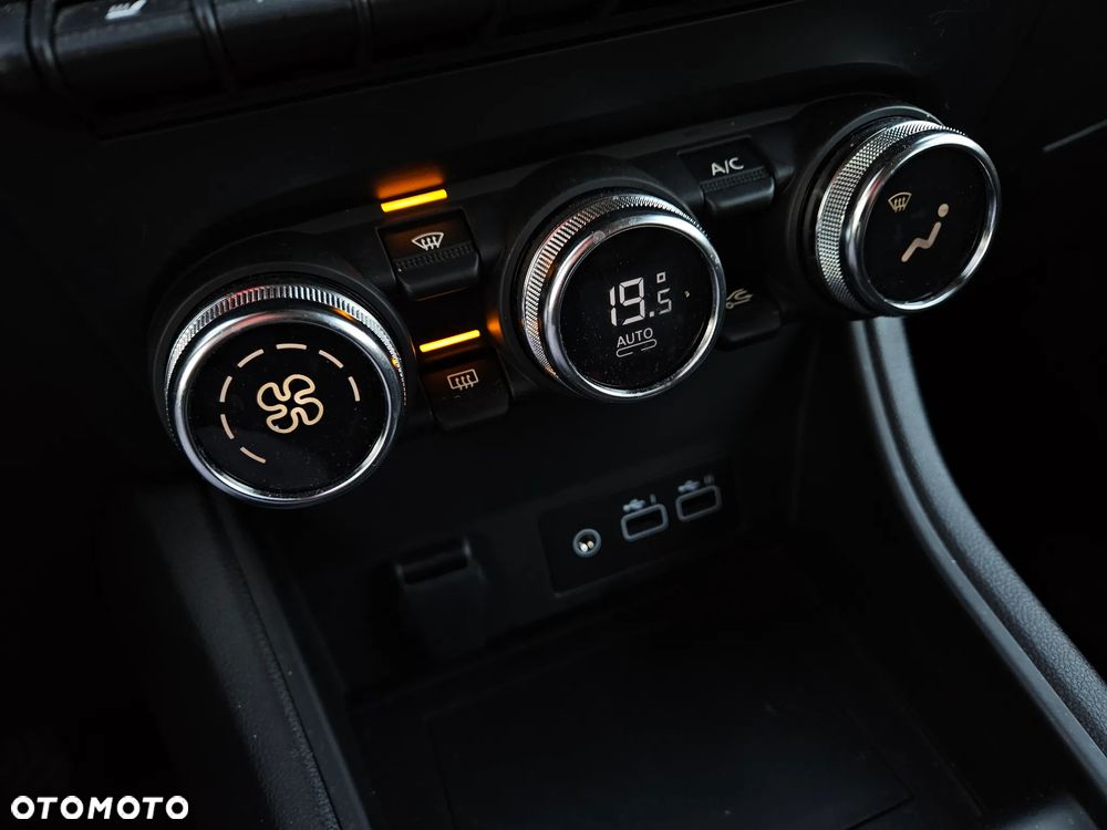 Renault Captur TCe Mild Hybrid 140 TECHNO - 24