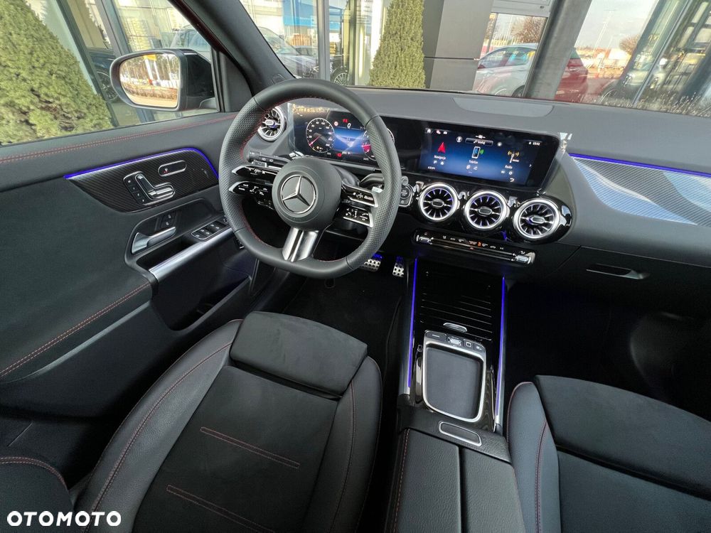 Mercedes-Benz GLA 200 4-Matic AMG Line - 12