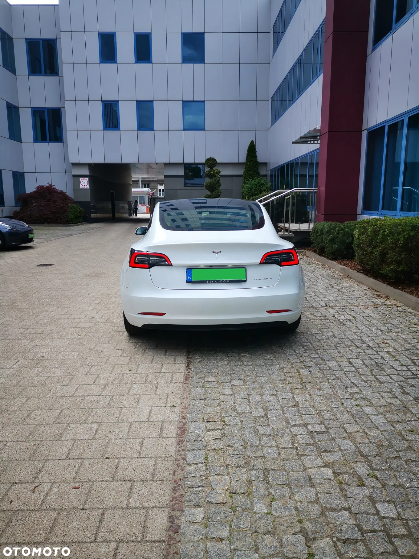 Tesla Model 3 - 8