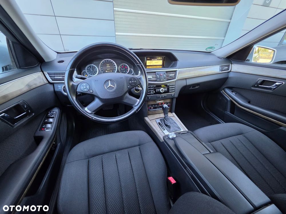 Mercedes-Benz Klasa E 200 CGI BlueEFFICIENCY Automatik Elegance - 19