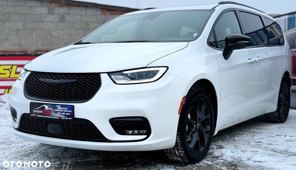 Chrysler Pacifica - 8