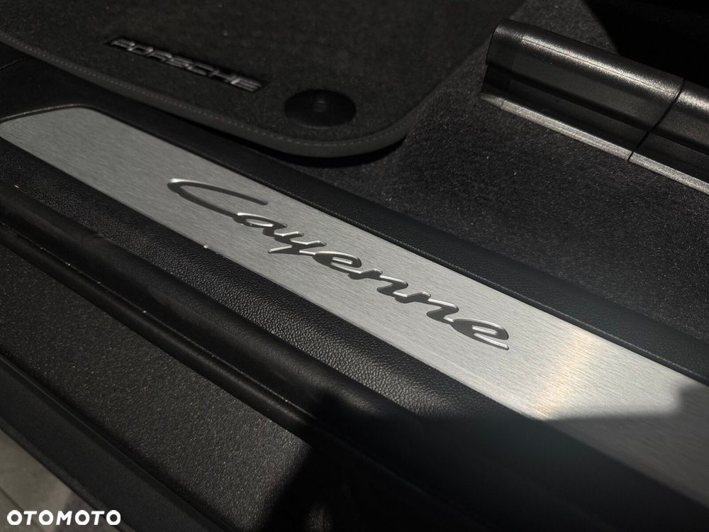 Porsche Cayenne - 26
