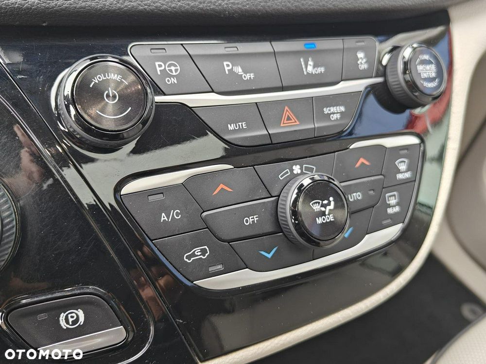 Chrysler Pacifica - 25