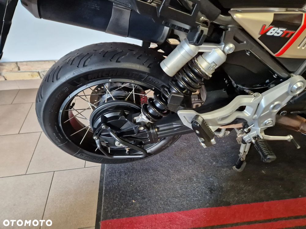 Moto Guzzi V85 - 30