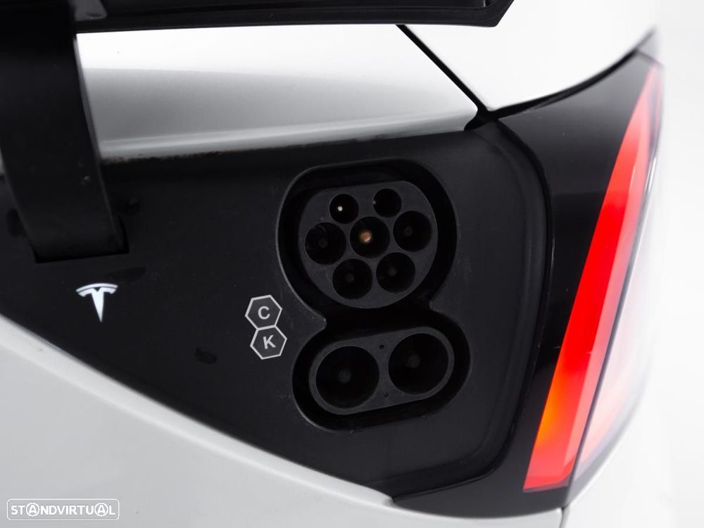 Tesla Model Y Long Range Dual Motor AWD - 17