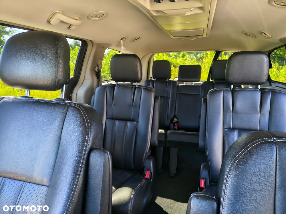 Chrysler Town & Country 3.6 Limited - 9