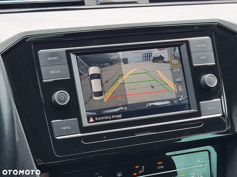 Volkswagen Passat - 13